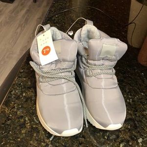 Boots NWT